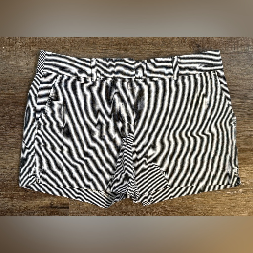Loft Outlet Women’s Shorts Size 6 Striped Navy Blue